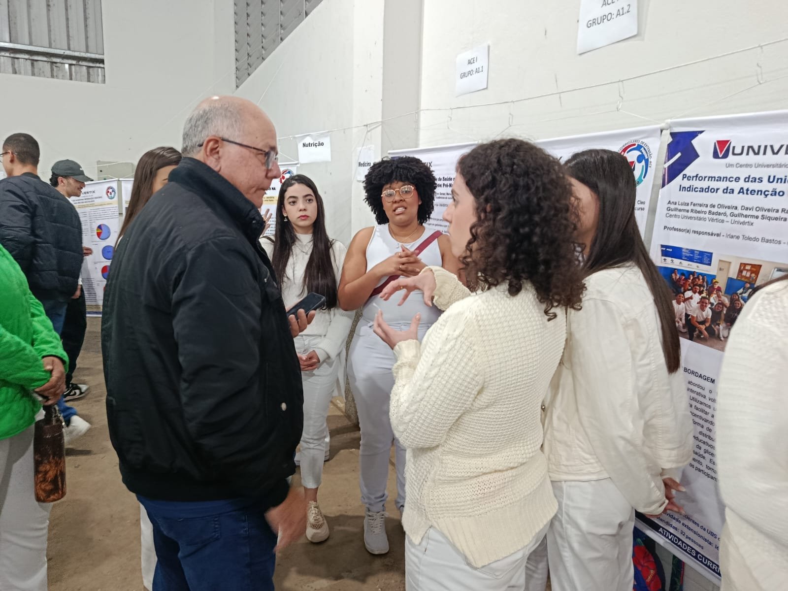 Mostra de ACE 2025-1: Medicina e demais cursos da Univértix apresentam suas experiências na comunidade